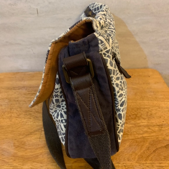 Bella Taylor Brown and White Crossbody Bag with Adjustable Strap - Picture 4 of 9